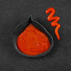Chilisauce mit fermentierten Serrano-Chilis, Knoblauch und Mango